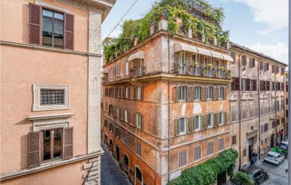 Amazing apartment in Roma with WiFi and 2 Bedrooms - image 3