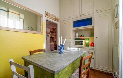 Amazing apartment in Roma with WiFi and 2 Bedrooms - image 4