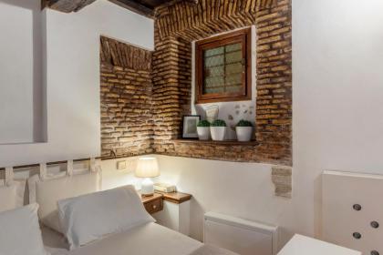 Heart of Trastevere Studio Flat - image 10