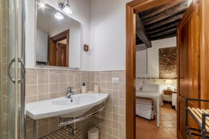 Heart of Trastevere Studio Flat - image 13