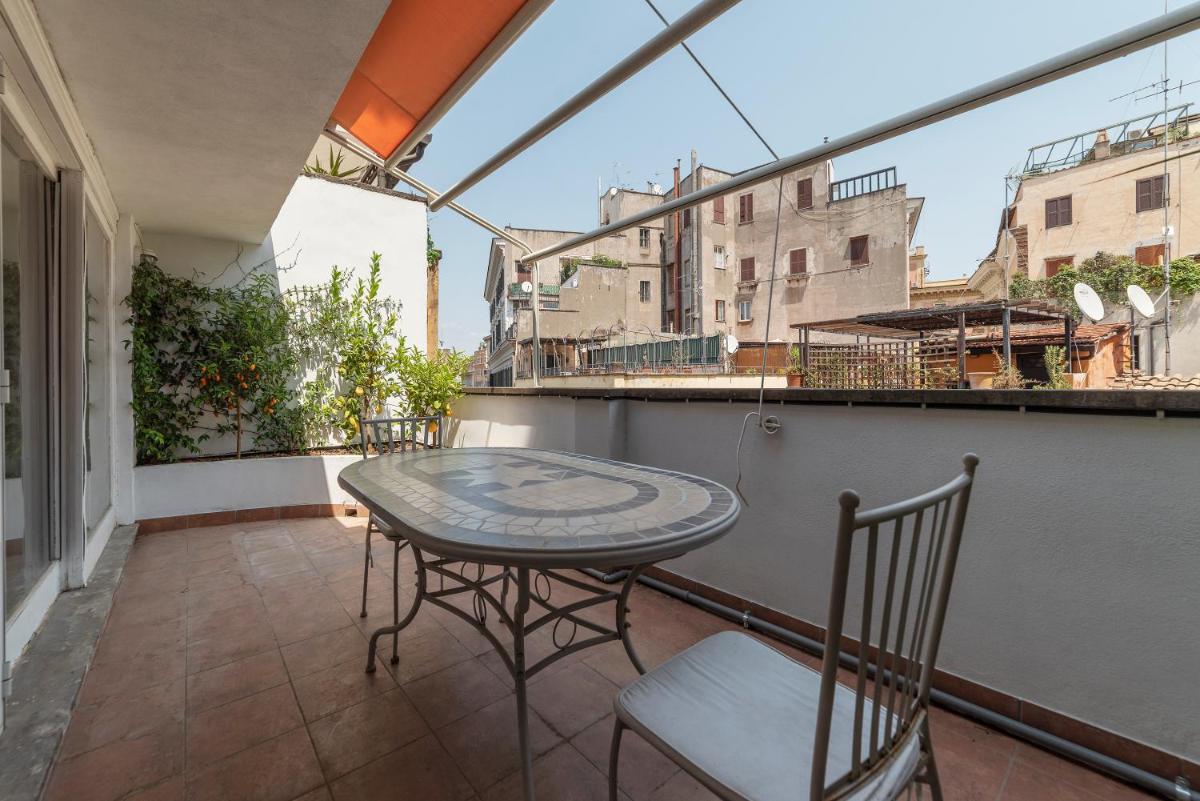 Banchi Vecchi Apartment with Terrace - image 2