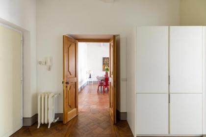 iFlat Campo dei Fiori Stylish Apartment - image 12