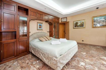 Beautiful Large 3-Bedroom Apartment near Termini - image 11