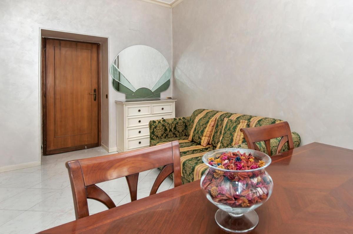 Beautiful Large 3-Bedroom Apartment near Termini - image 4