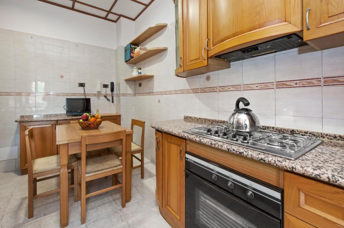 Beautiful Large 3-Bedroom Apartment near Termini - image 5