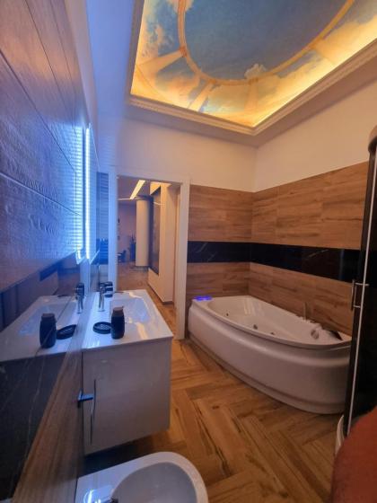 Carpegna Suite 92 Apartment Wellness e Spa - image 12