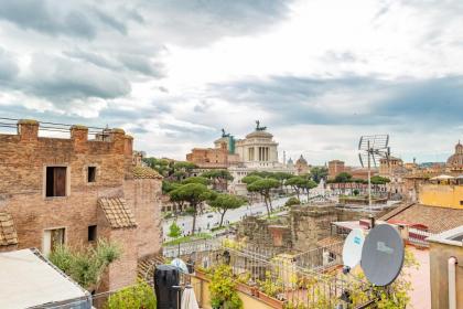 Roma Maxima: Amazing view of the Roman Forum - image 17