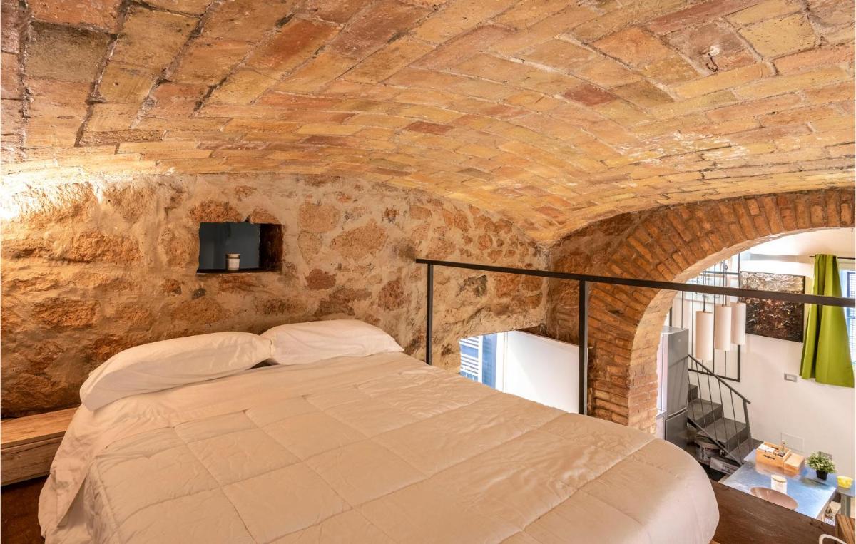 Stunning Apartment In Roma With Wifi And 1 Bedrooms - image 4