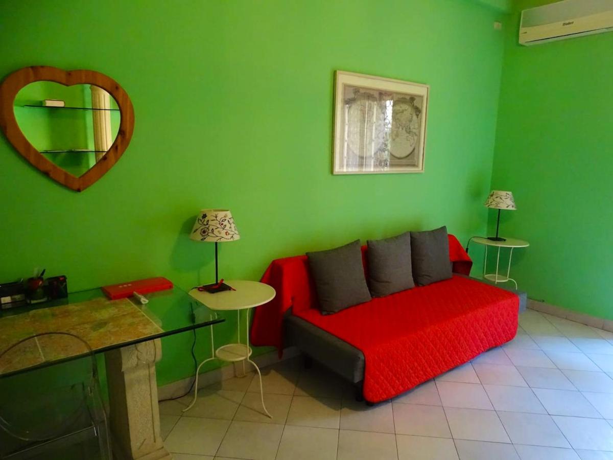 One bedroom appartement with furnished balcony and wifi at Roma - image 2