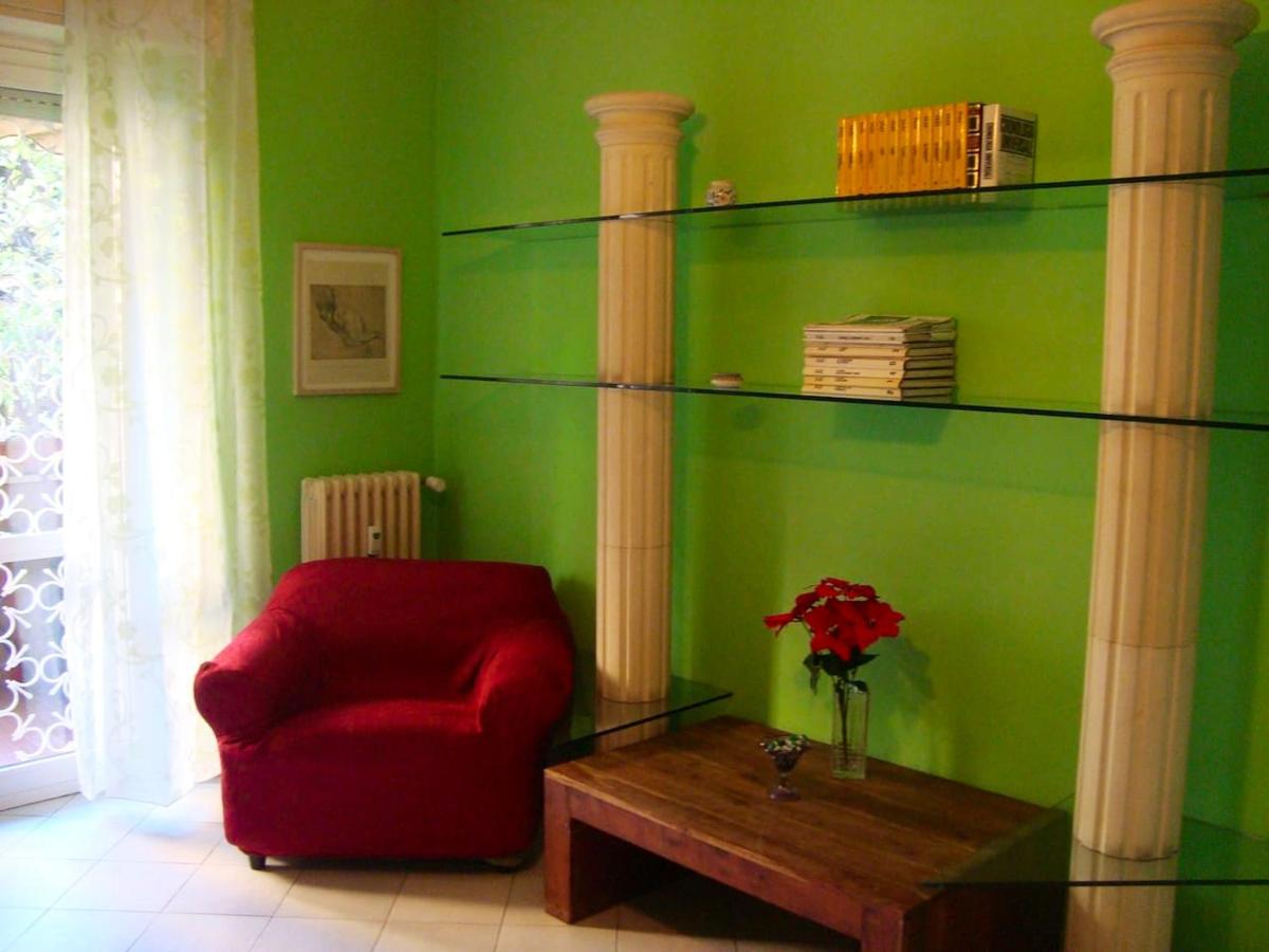 One bedroom appartement with furnished balcony and wifi at Roma - image 3