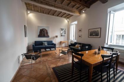 Artsy and elegant apartment near Pantheon Rome 