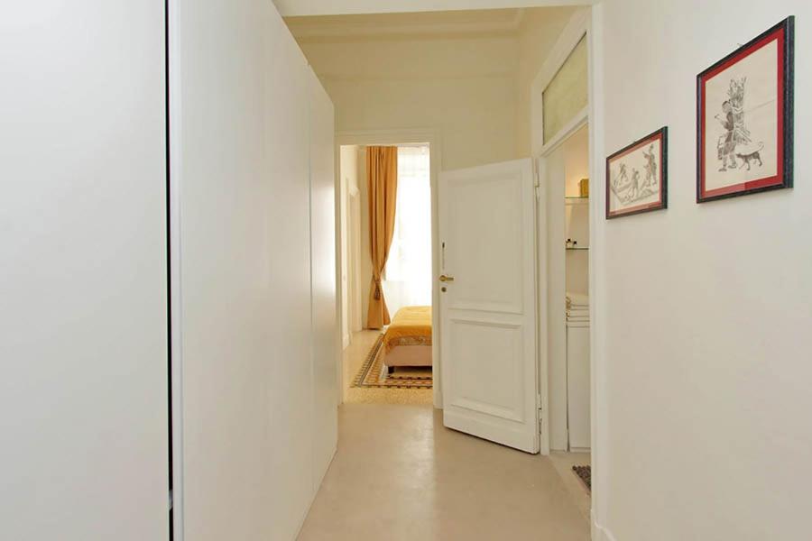 ELEGANT APARTMENT IN THE HEART OF ROME-NAVONA AREA - image 2