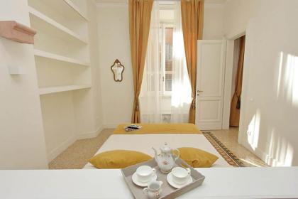 ELEGANT APARTMENT IN THE HEART OF ROME-NAVONA AREA - image 3