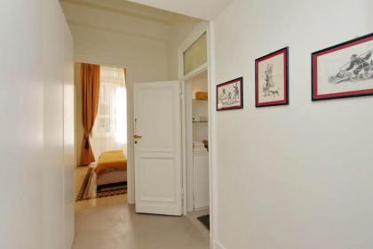 ELEGANT APARTMENT IN THE HEART OF ROME-NAVONA AREA - image 4