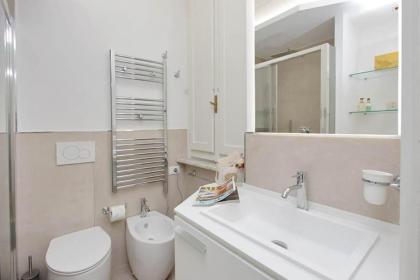 ELEGANT APARTMENT IN THE HEART OF ROME-NAVONA AREA - image 7