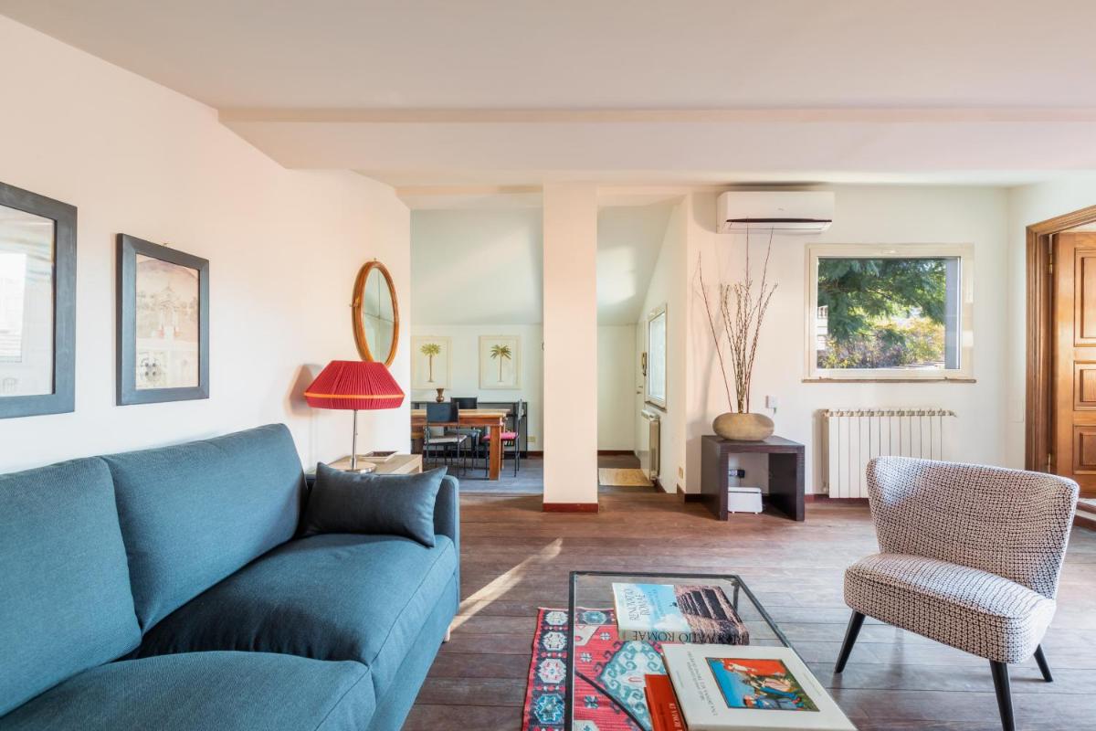 Bright and Comfy Terraced Apartment in Trastevere - image 4