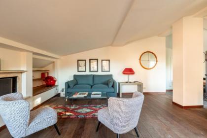 Bright and Comfy Terraced Apartment in Trastevere - image 5