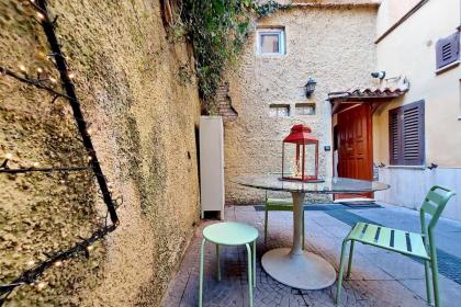 Cozy Vatican Loft with Terrace - image 14