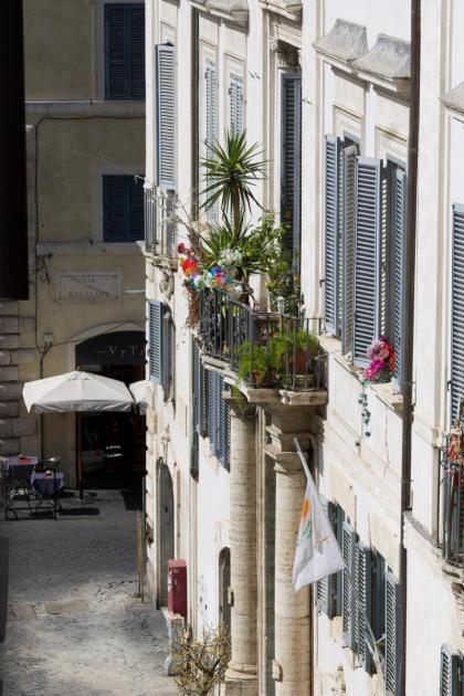 Giglio Piazza Farnese - image 5