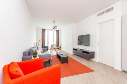 Trastevere Modern Terraced Apt - image 3