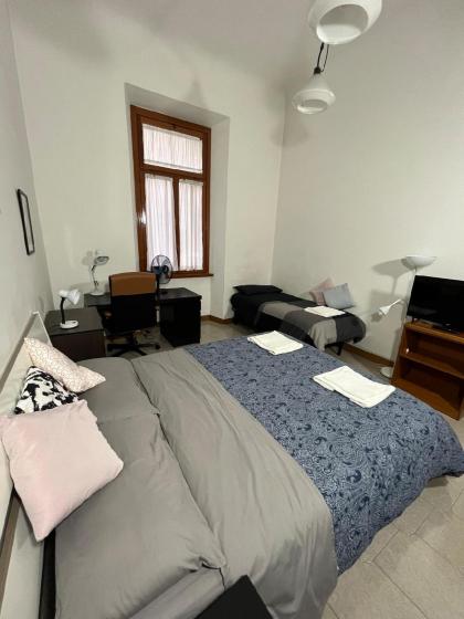 Two Double Bedroom - City Center - Self Check-in - image 12