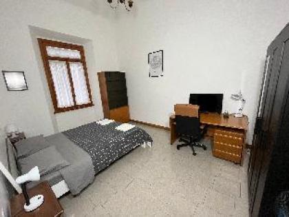 Two Double Bedroom - City Center - Self Check-in - image 3