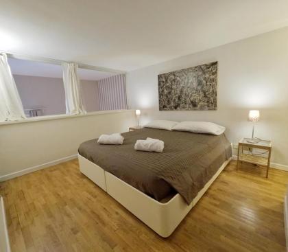 Navona Gold Apartment - image 12