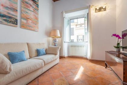 Barberini 3 BDR Apartment Rome 