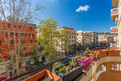 Modern 2BDR apartment vibrant Prati neighborhood - image 19