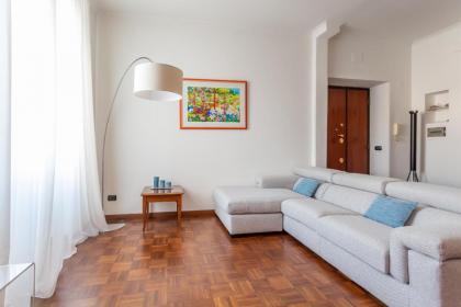 Modern 2BDR apartment vibrant Prati neighborhood - image 8