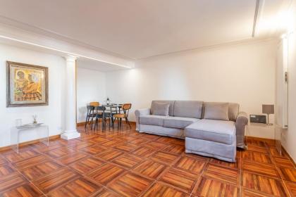 Trastevere San Calisto 3 BDR Apartment - image 17