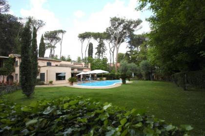 Appia Antica 1BR with swimming pool - image 2