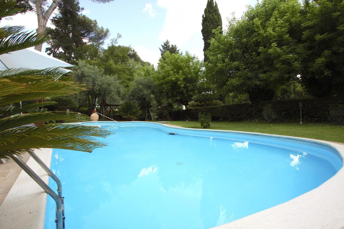 Appia Antica 1BR with swimming pool - image 3