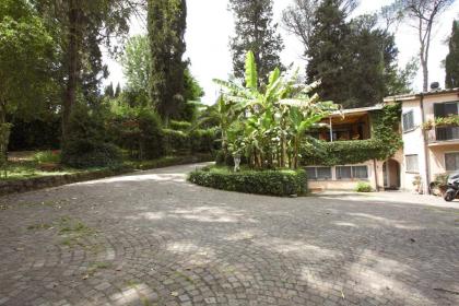 Appia Antica 1BR with swimming pool - image 4