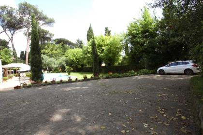 Appia Antica 1BR with swimming pool - image 5