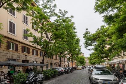 Magnolia terrace at Vatican Museum - image 18