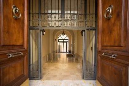 Vatican Fabio Massimo Luxury Apartment - image 17