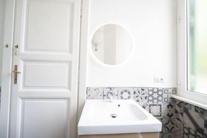 Lovely and new apartment near Termini Station - image 5