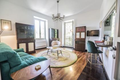 Testaccio Luminous and Large Apartment 