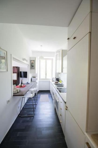 Testaccio Luminous and Large Apartment - image 13