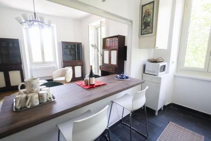 Testaccio Luminous and Large Apartment - image 15