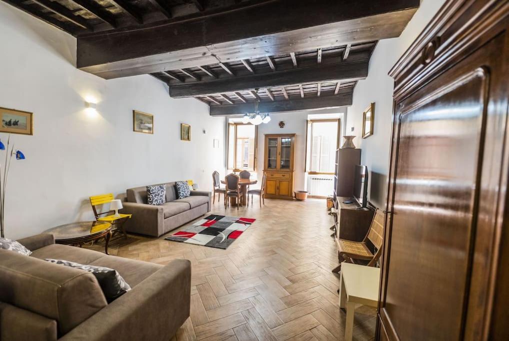 Campo de Fiori Spacious Apartment - main image