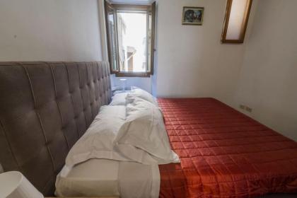 Campo de Fiori Spacious Apartment - image 15