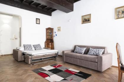 Campo de Fiori Spacious Apartment - image 17