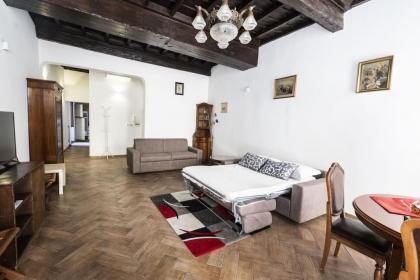 Campo de Fiori Spacious Apartment - image 19