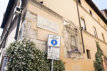 Campo de Fiori Spacious Apartment - image 4