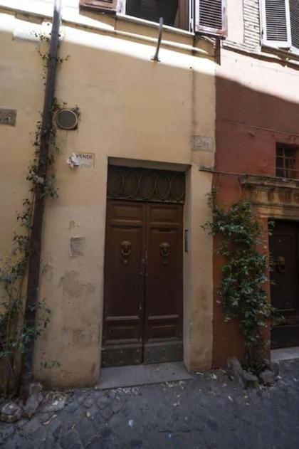 Campo de Fiori Spacious Apartment - image 9