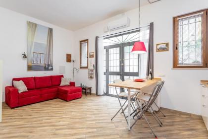 Cozy Loft in Trendy Trastevere Neighborhood - image 10