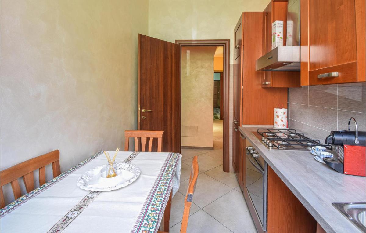 Awesome Apartment In Roma With Wifi And 2 Bedrooms - image 2