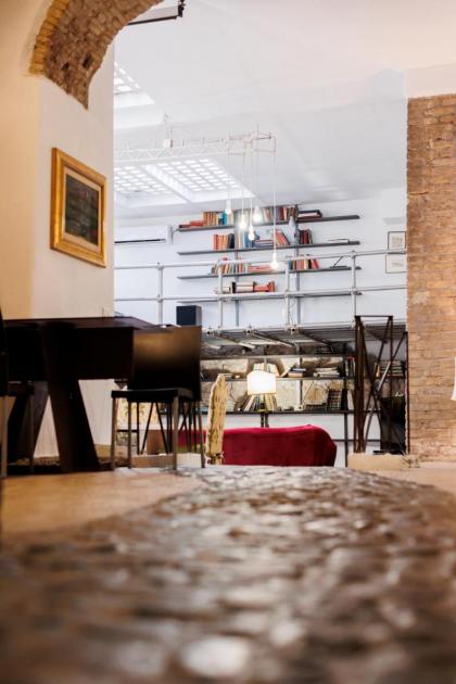 Navona Glamour Apartment - image 9